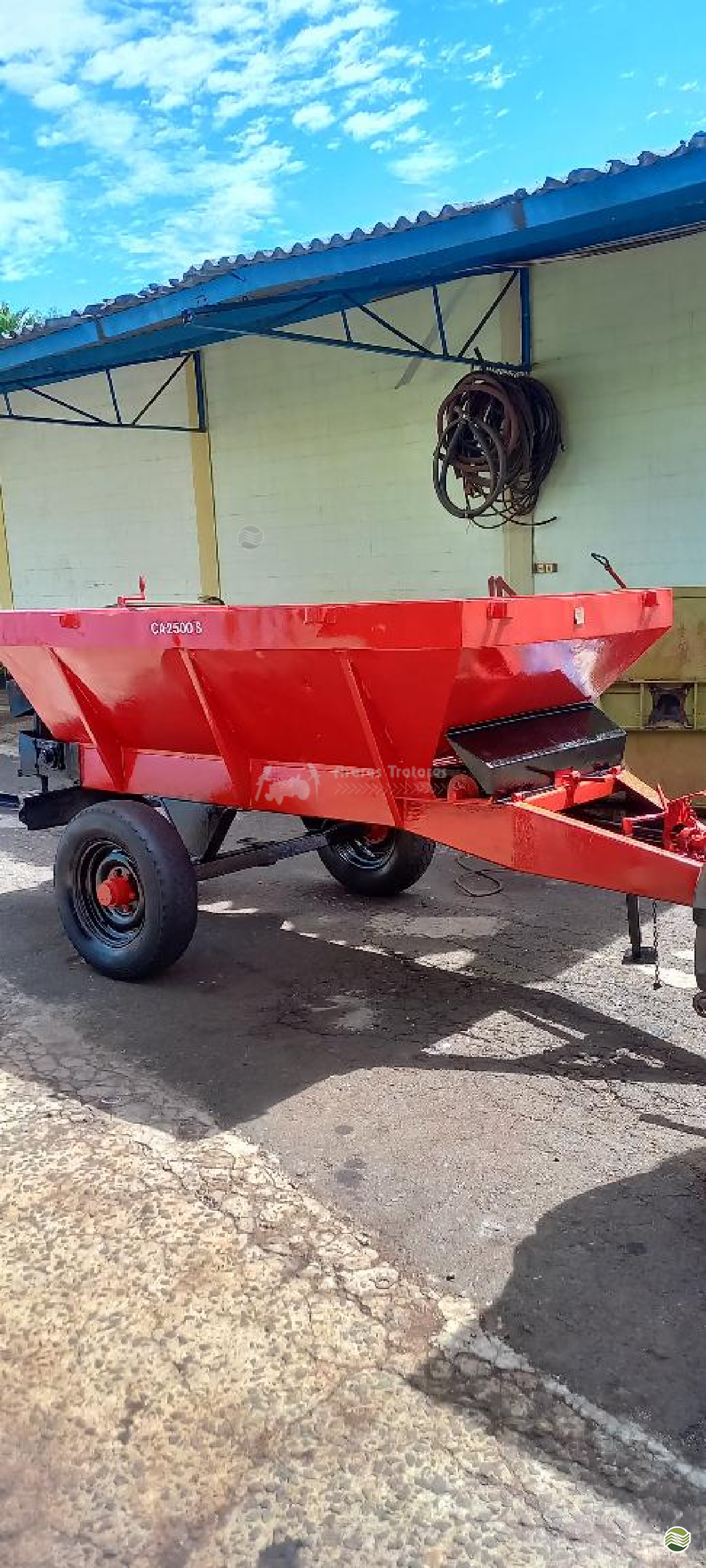 IMPLEMENTOS AGRICOLAS DISTRIBUIDOR CALCÁRIO 2500 Kg Araras Tratores ARARAS SÃO PAULO SP